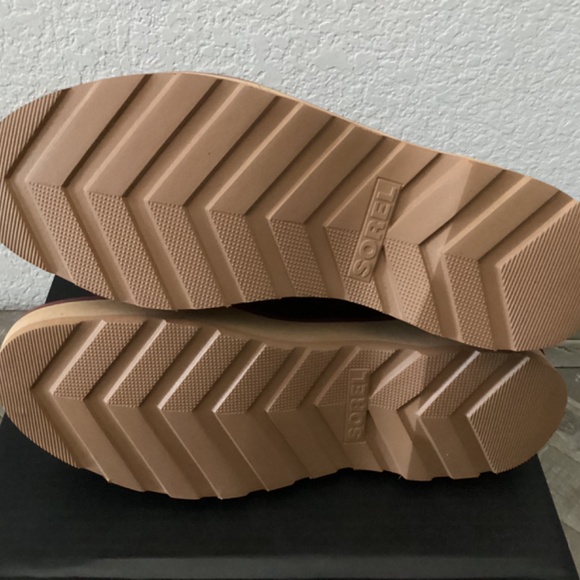 SOREL Women's Hi-Line Lace-Up Mid-Shaft Lug-Sole Booties, size 9 - Picture 5 of 8